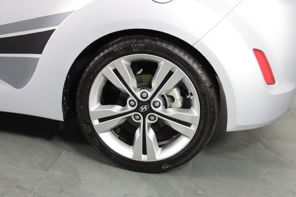 Used 2017 Hyundai Veloster Value Edition w/ Graphic Package (Lower Body) FWD image 13