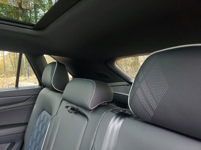 New 2026 Volkswagen Atlas Cross Sport SEL Premium R-Line image 9