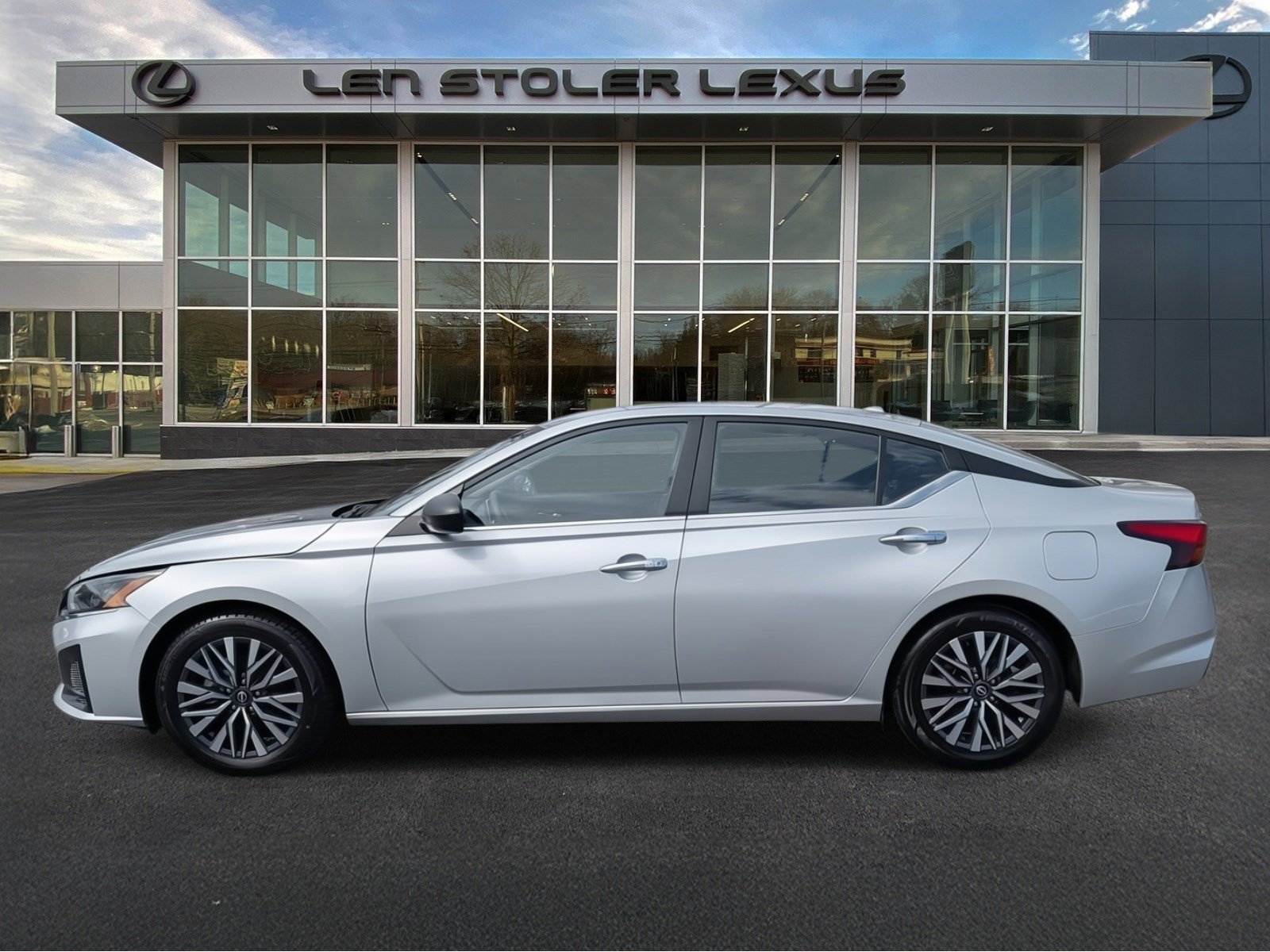 Used 2024 Nissan Altima 2.5 SV image 6