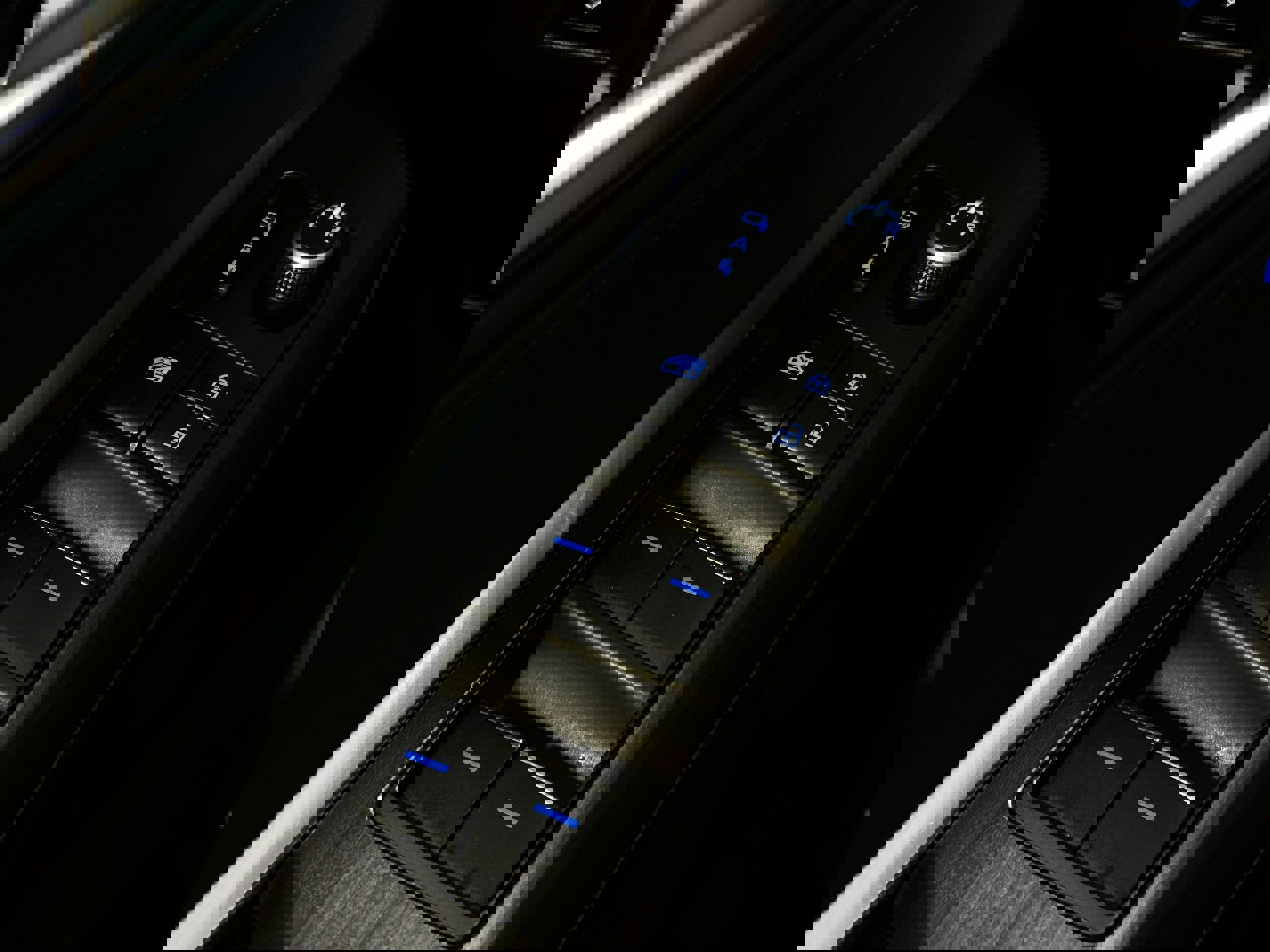 Used 2021 Toyota Venza Limited image 6