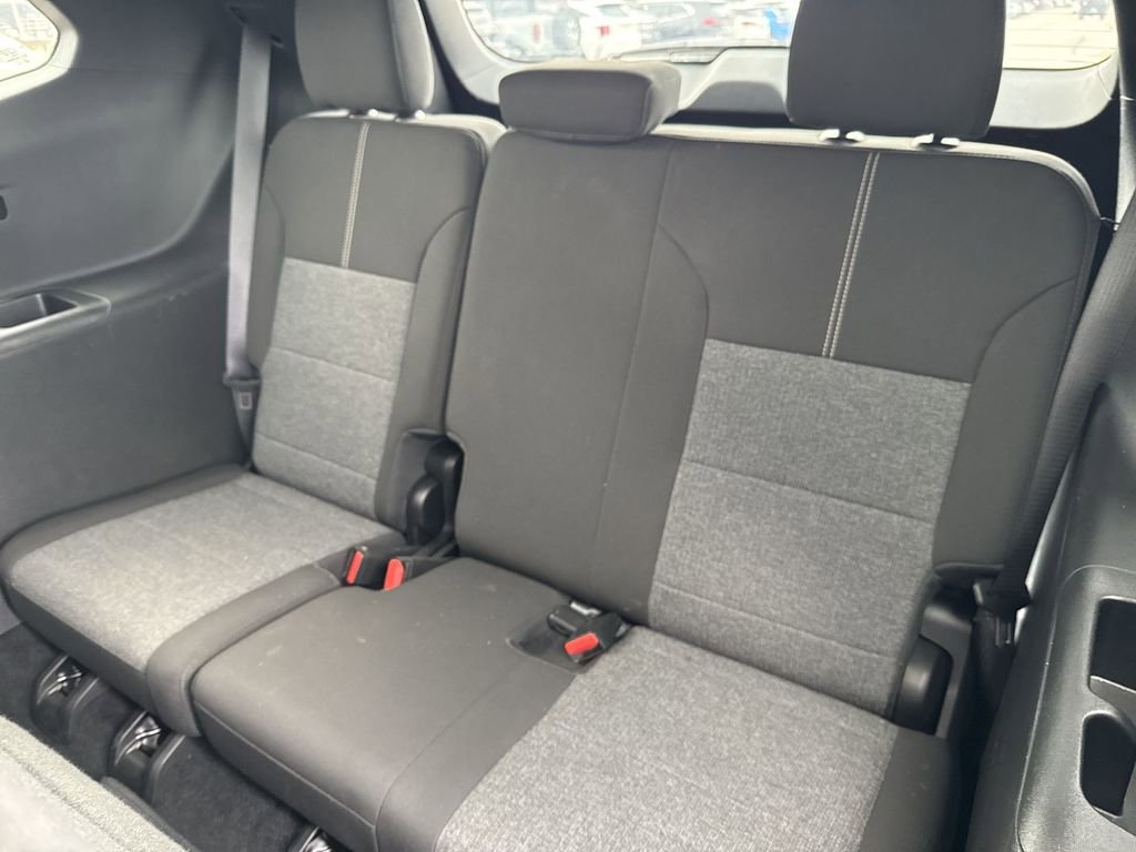 Used 2025 GMC Acadia Elevation image 25