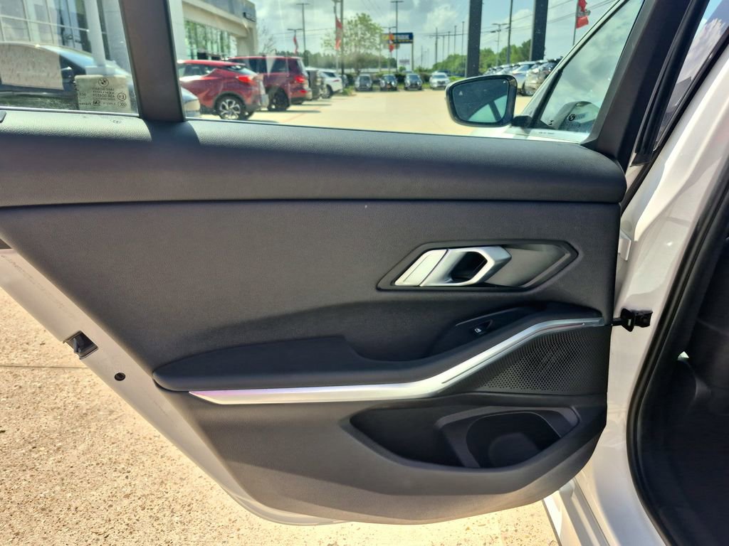 Used 2019 BMW 330i Sedan w/ Driving Assistance Package RWD image 25