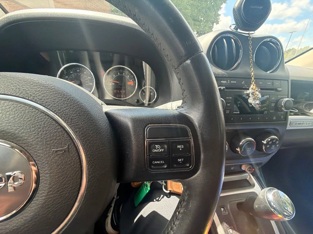 Used 2014 Jeep Compass Latitude FWD image 12