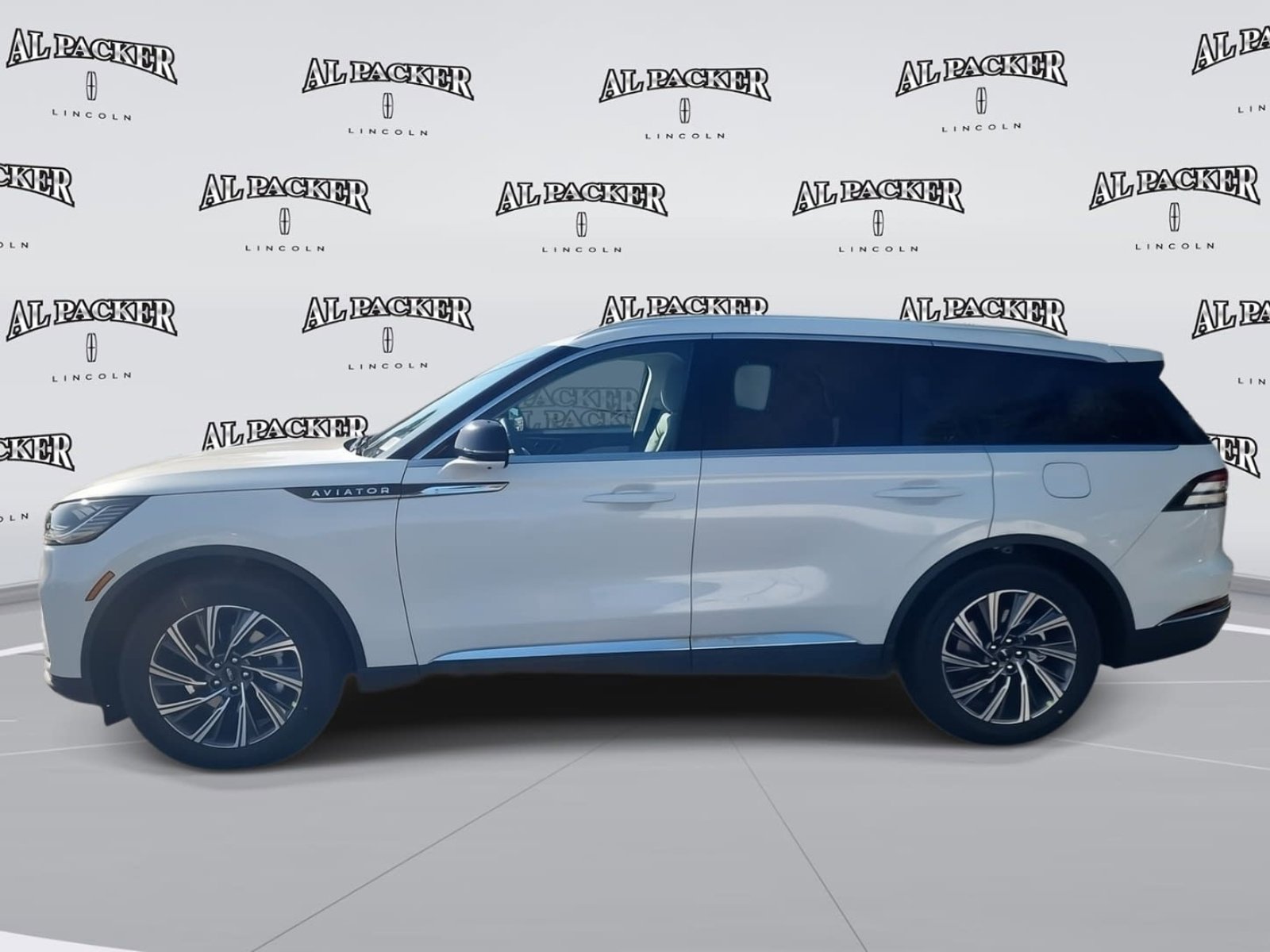 New 2026 Lincoln Aviator 2WD image 2