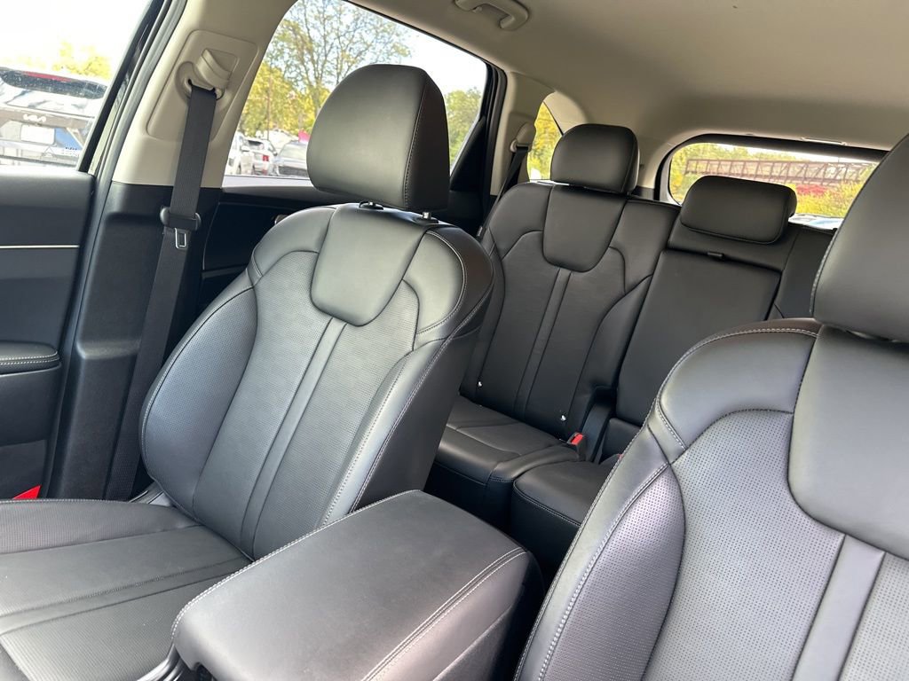 Certified 2025 Kia Sorento S image 13