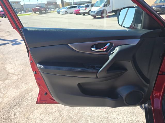 Used 2016 Nissan Rogue SV AWD/4WD image 11