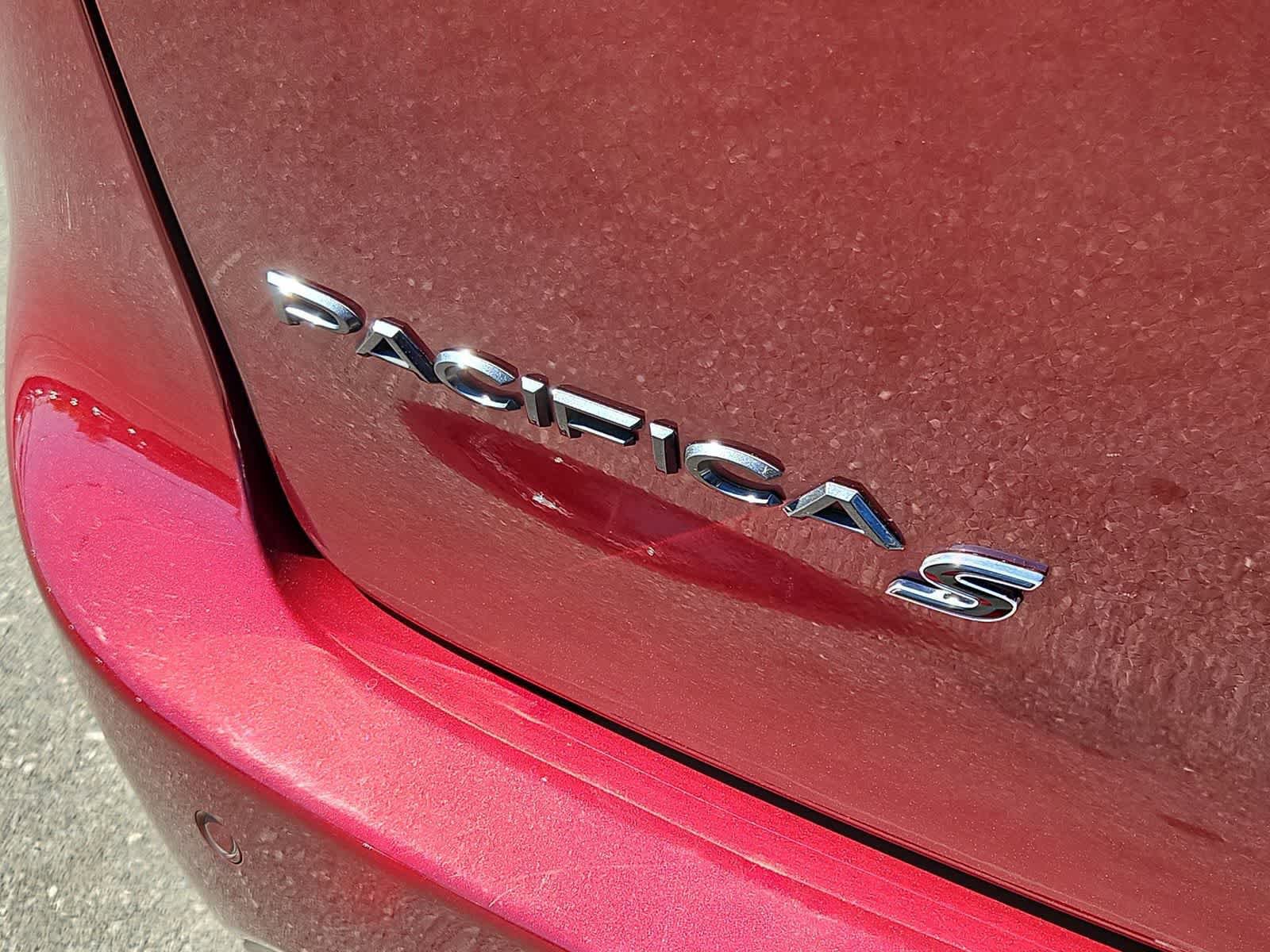 Used 2020 Chrysler Pacifica Touring-L AWD/4WD image 16