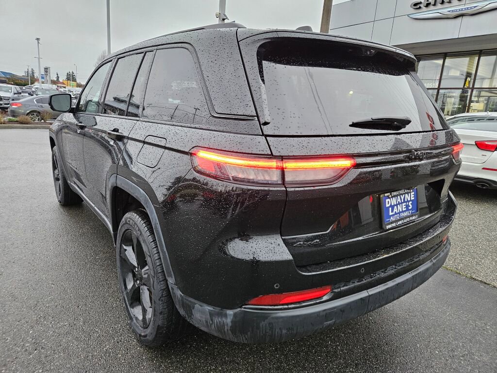 Used 2023 Jeep Grand Cherokee Limited w/ Luxury Tech Group II image 3