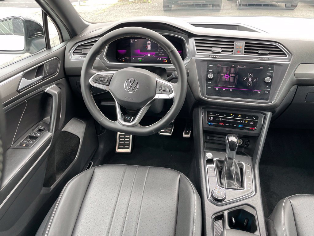 Used 2023 Volkswagen Tiguan SE R-Line AWD/4WD image 9