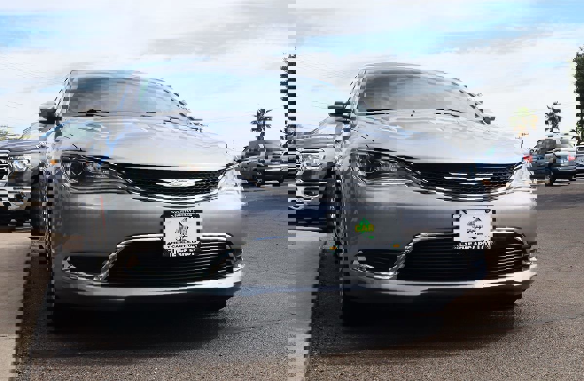 Used 2017 Chrysler 200 Limited Platinum image 18