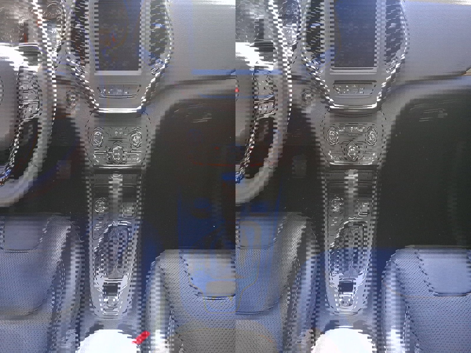 Used 2023 Jeep Cherokee Altitude Lux image 12