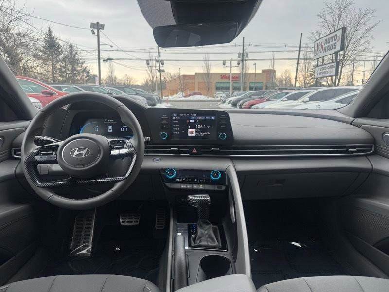 Used 2025 Hyundai Elantra Sport image 10