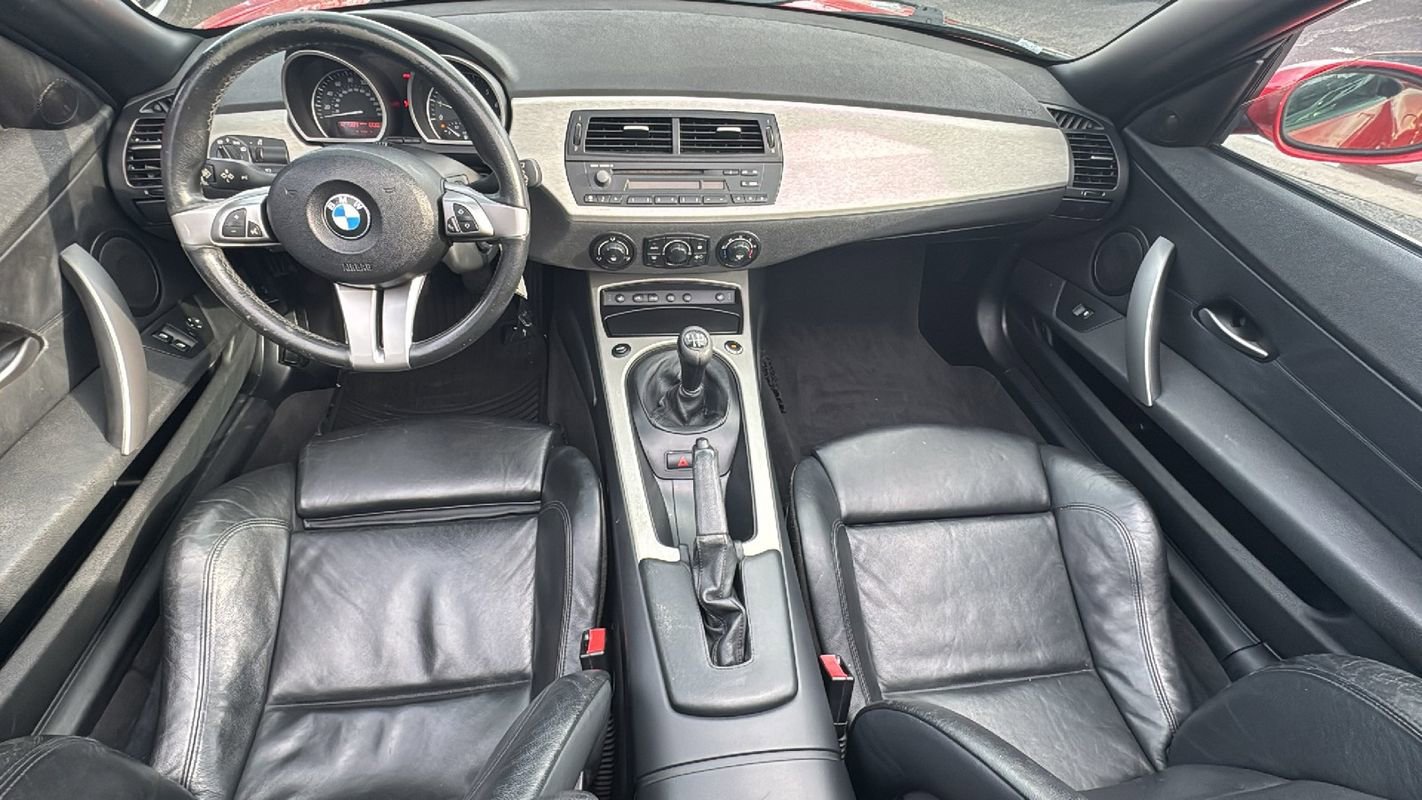 Used 2005 BMW Z4 2.5i image 21