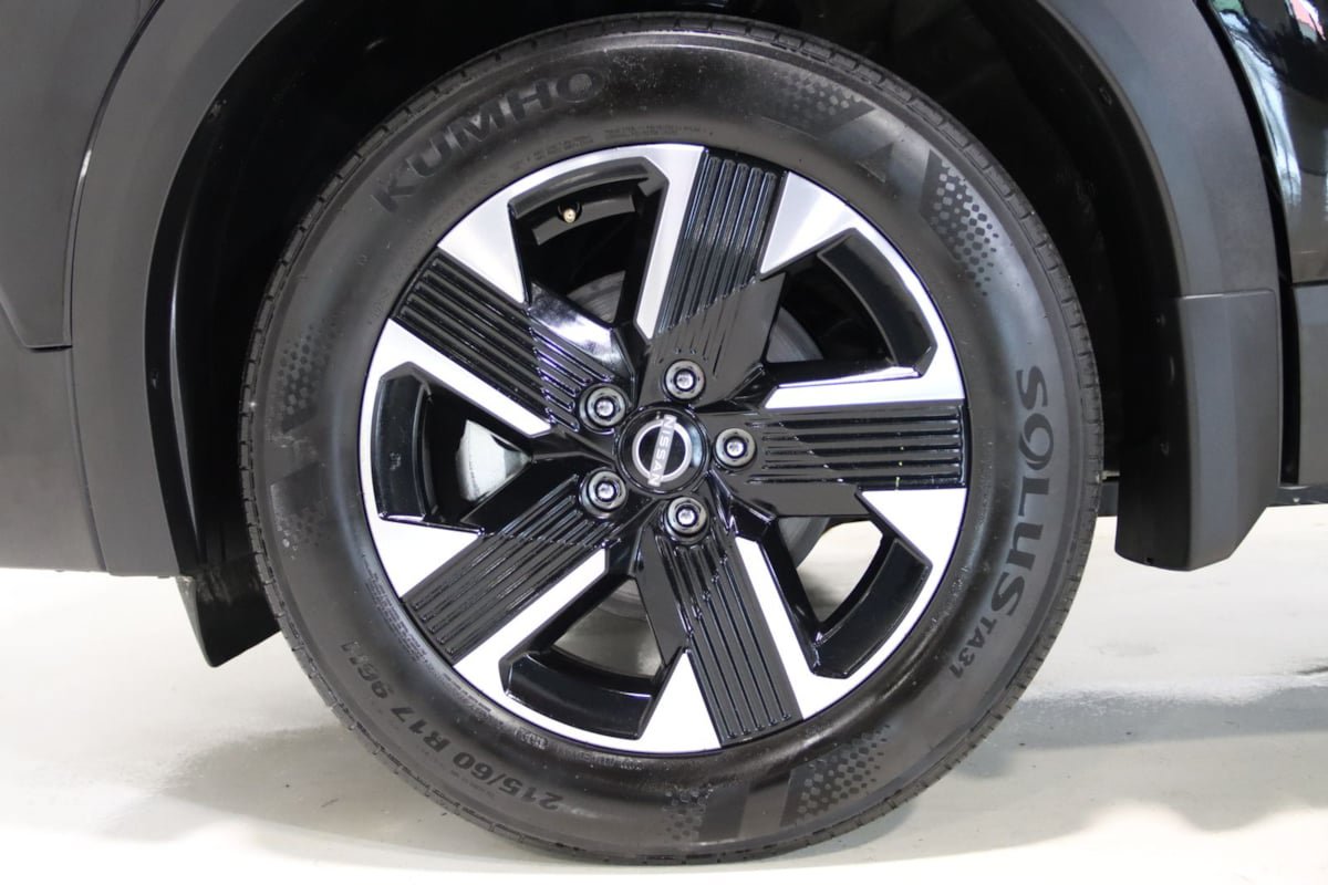 Used 2025 Nissan Kicks SV AWD/4WD image 58