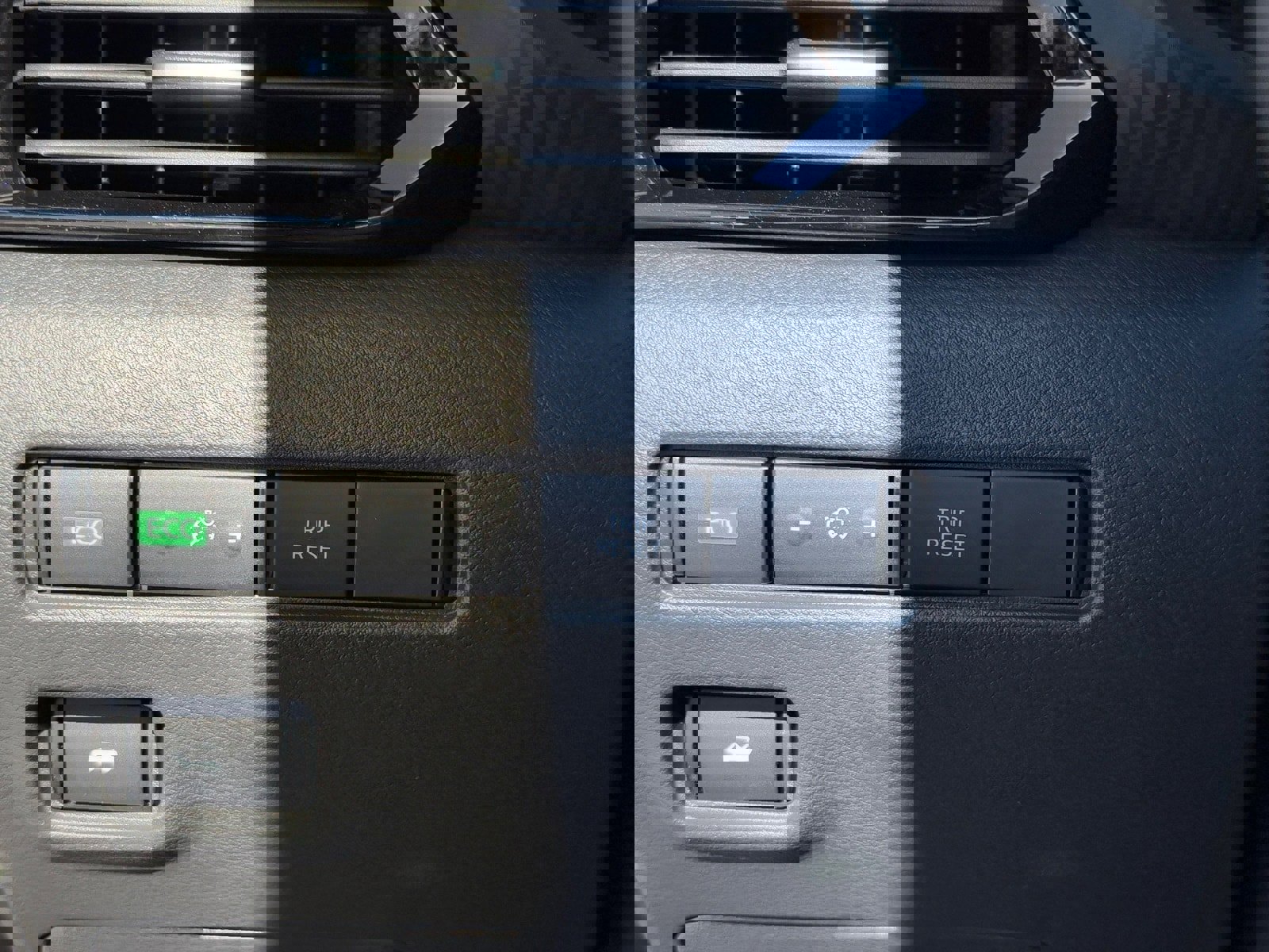 New 2025 Nissan Sentra SV w/ All-Weather Package image 28