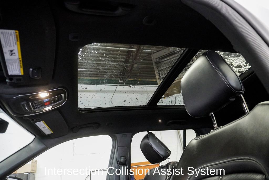 Used 2024 Jeep Grand Cherokee Limited w/ Luxury Tech Group II image 16