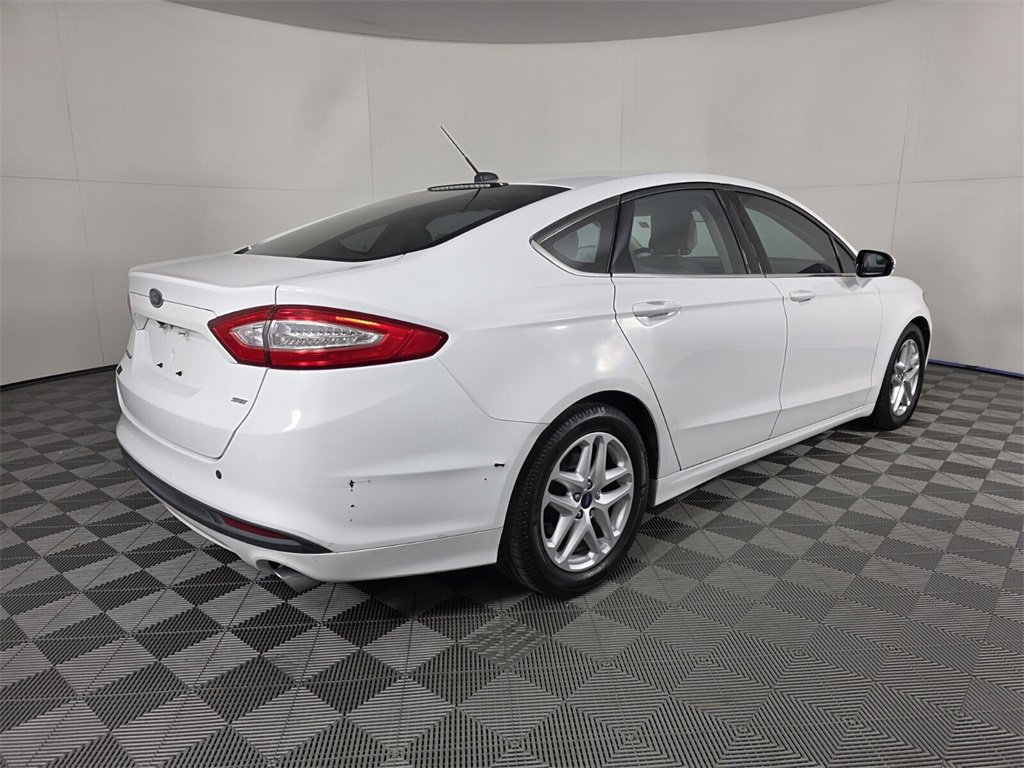 Used 2015 Ford Fusion SE image 5