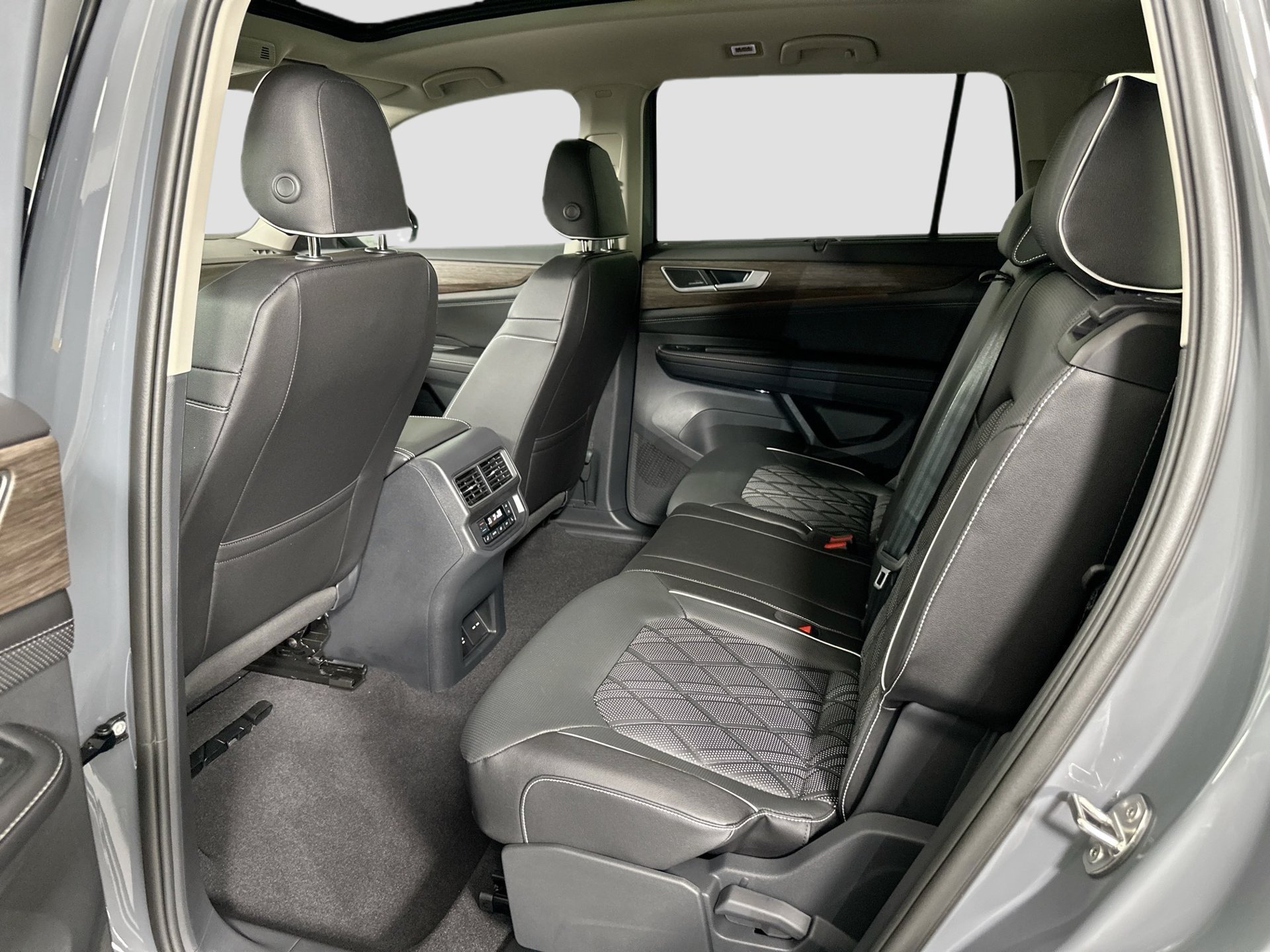 Certified 2026 Volkswagen Atlas SEL Premium R-Line AWD/4WD image 23