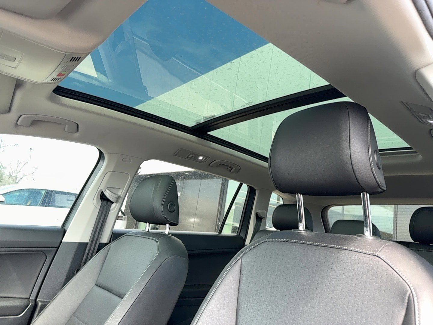 Used 2020 Volkswagen Tiguan SEL image 12