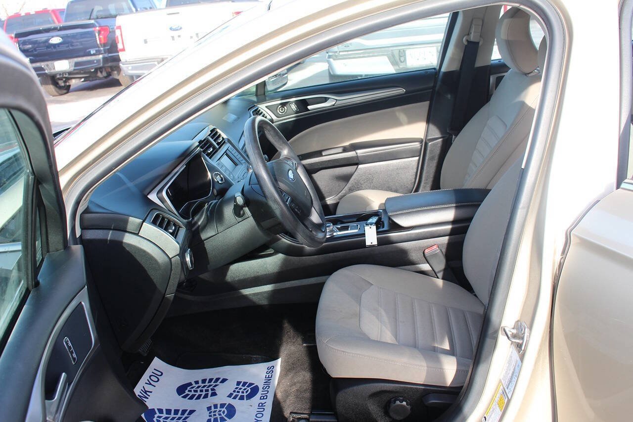 Used 2018 Ford Fusion S image 9