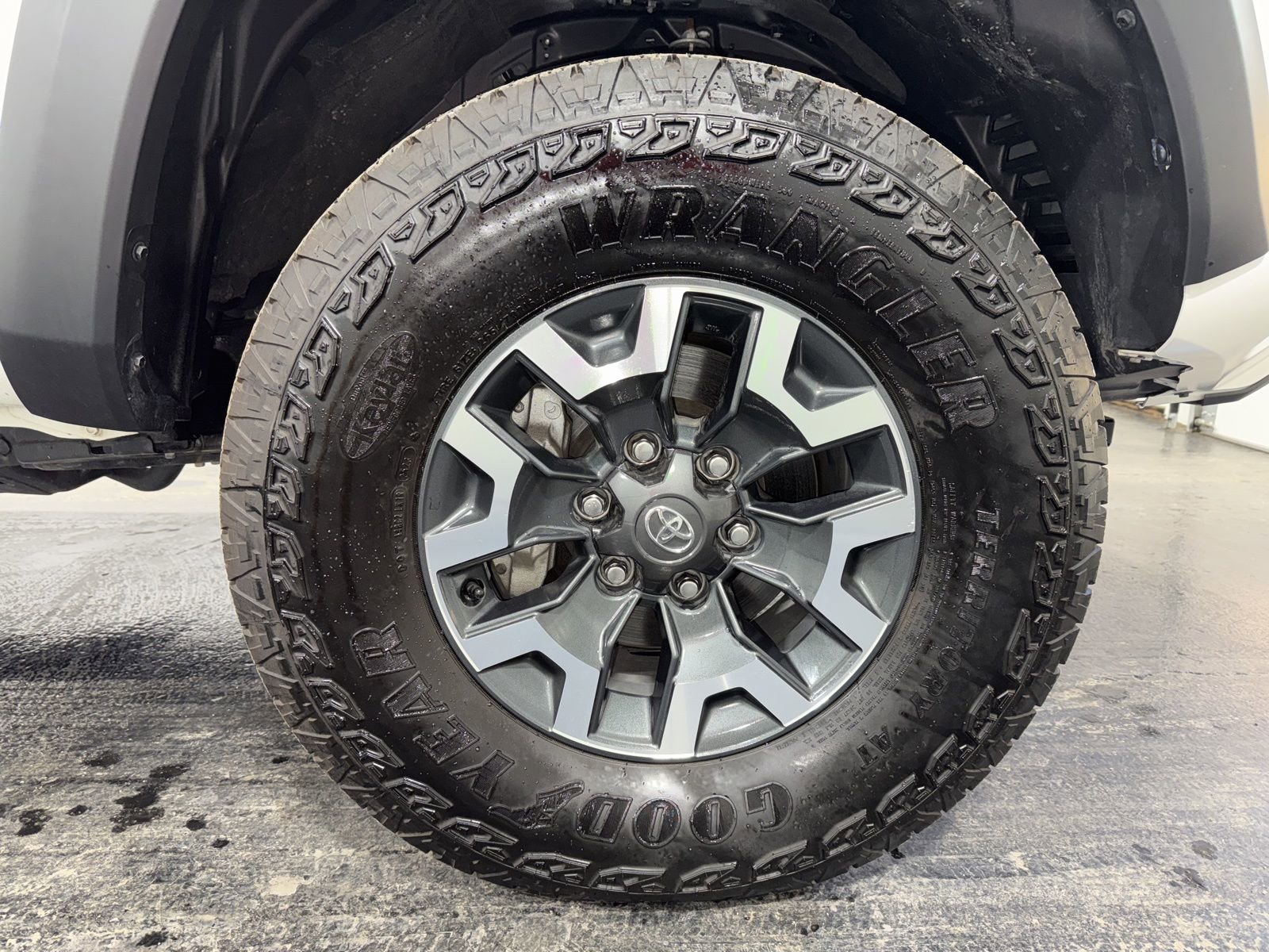 Used 2023 Toyota Tacoma TRD Off-Road w/ Technology Package image 9