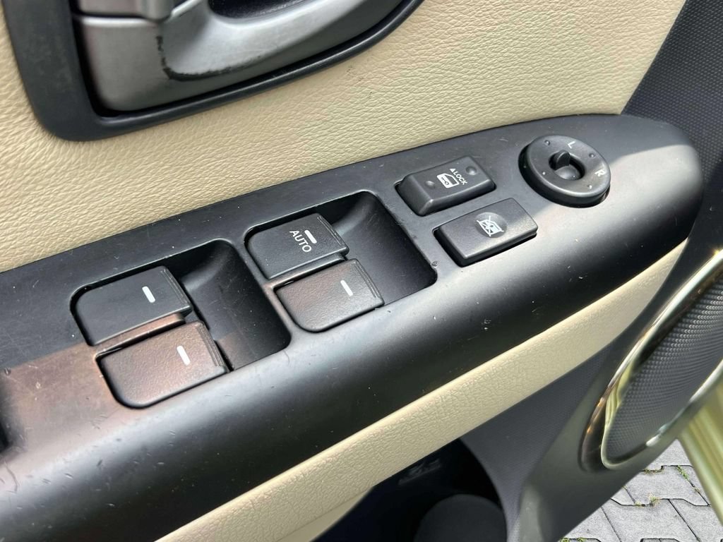 Used 2011 Kia Soul ! FWD image 16