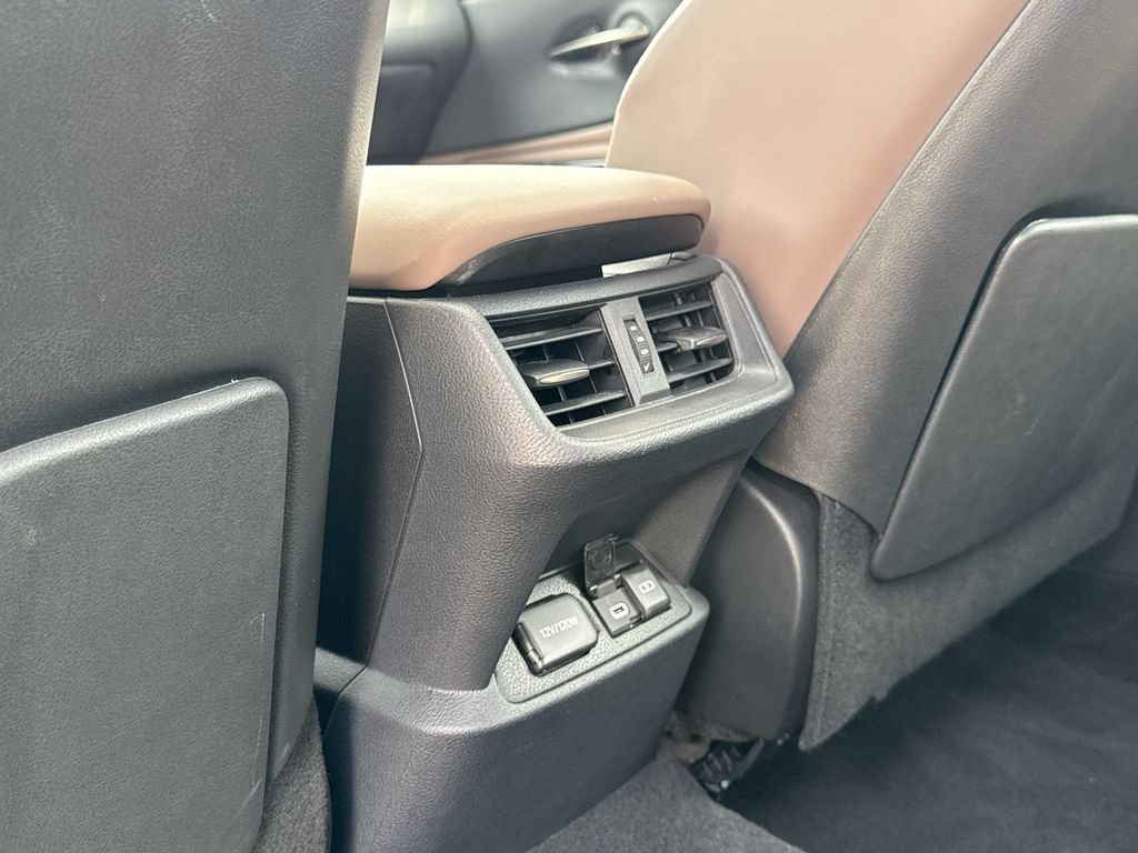 Used 2025 Lexus ES 300h w/ Premium Package FWD image 33