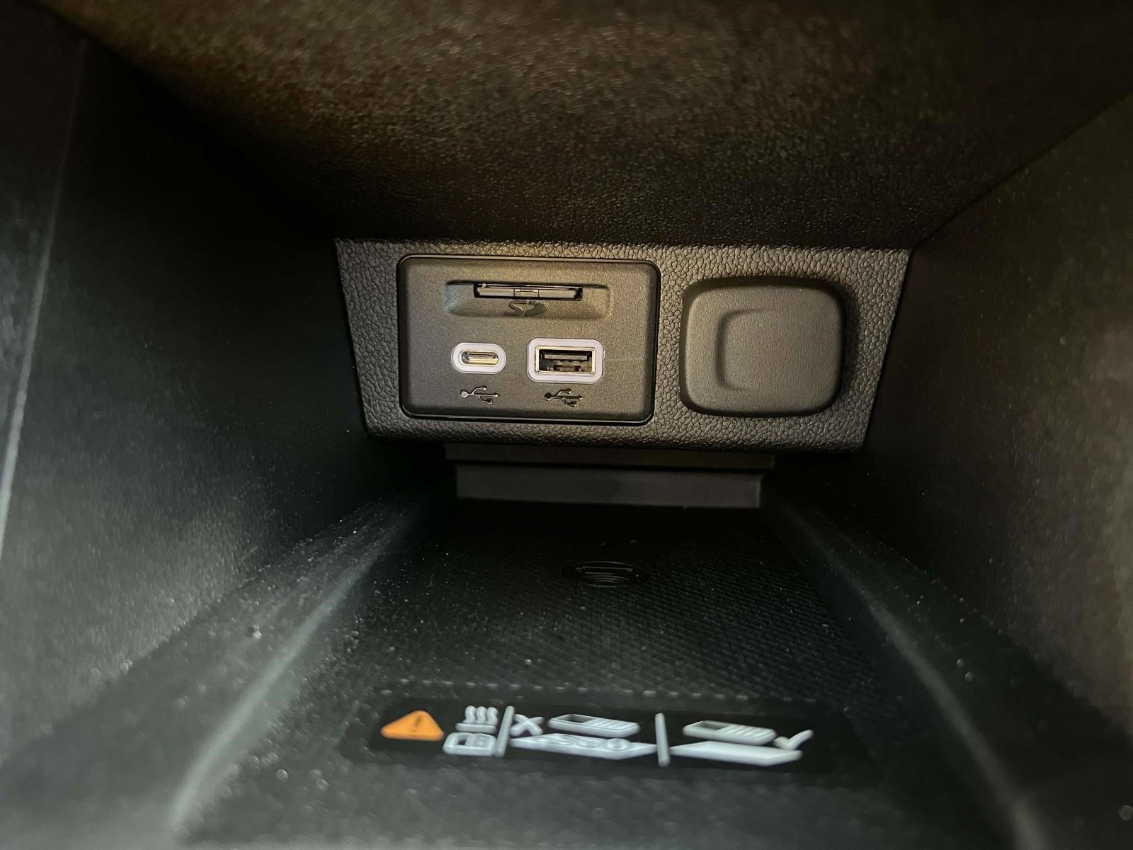 Certified 2022 Chevrolet Bolt EUV Premier w/ Sun & Sound Package image 26