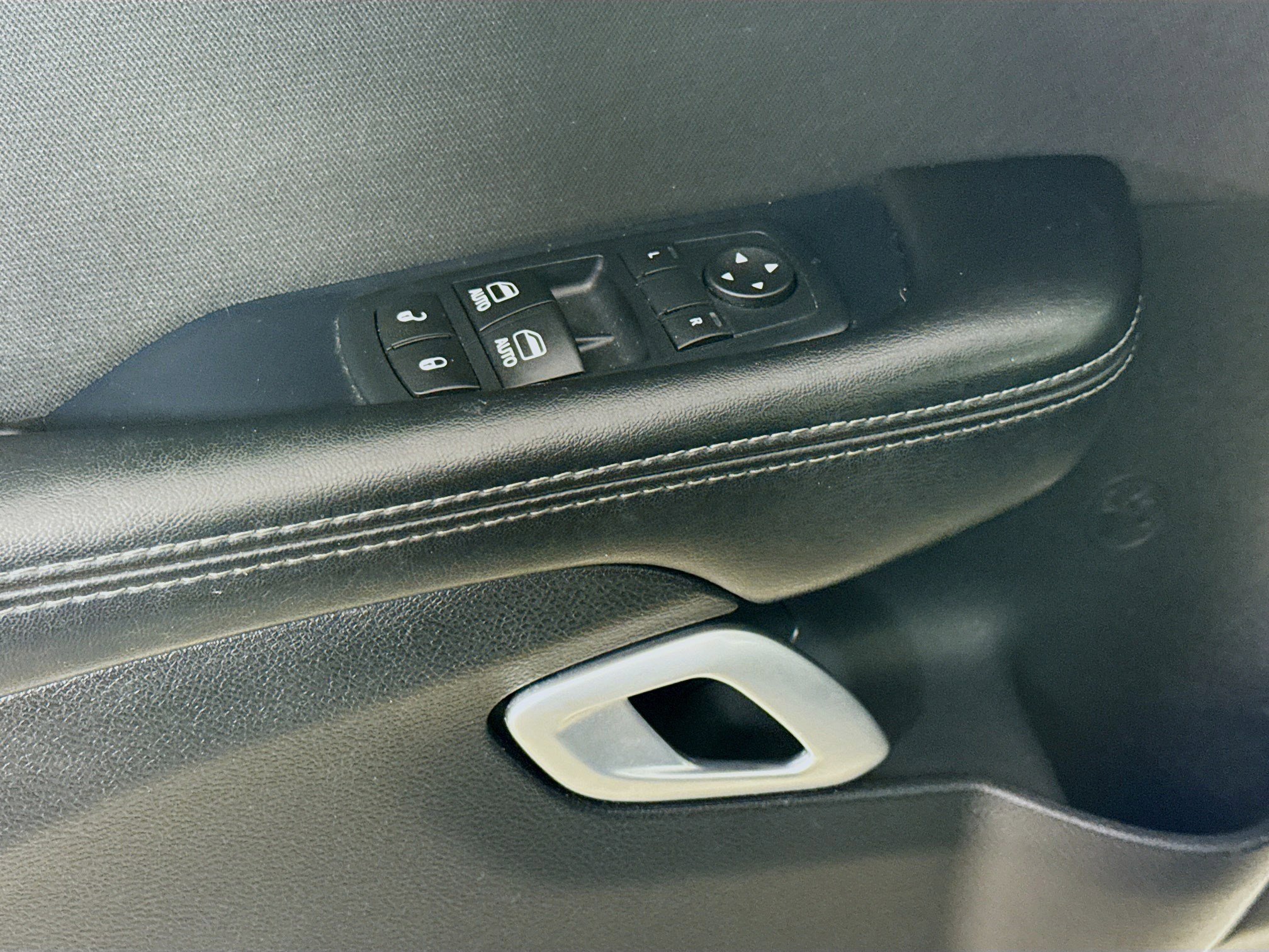 Used 2016 Dodge Challenger SXT image 23