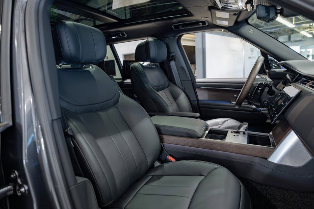 Used 2025 Land Rover Range Rover Autobiography image 45