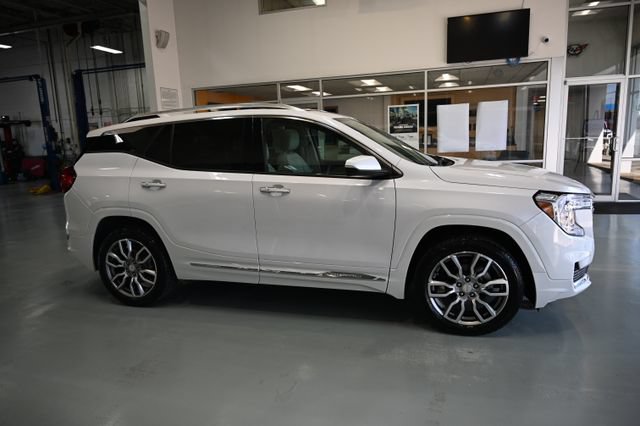 Used 2023 GMC Terrain Denali AWD/4WD image 4