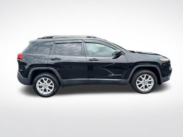 Used 2017 Jeep Cherokee Sport FWD image 8