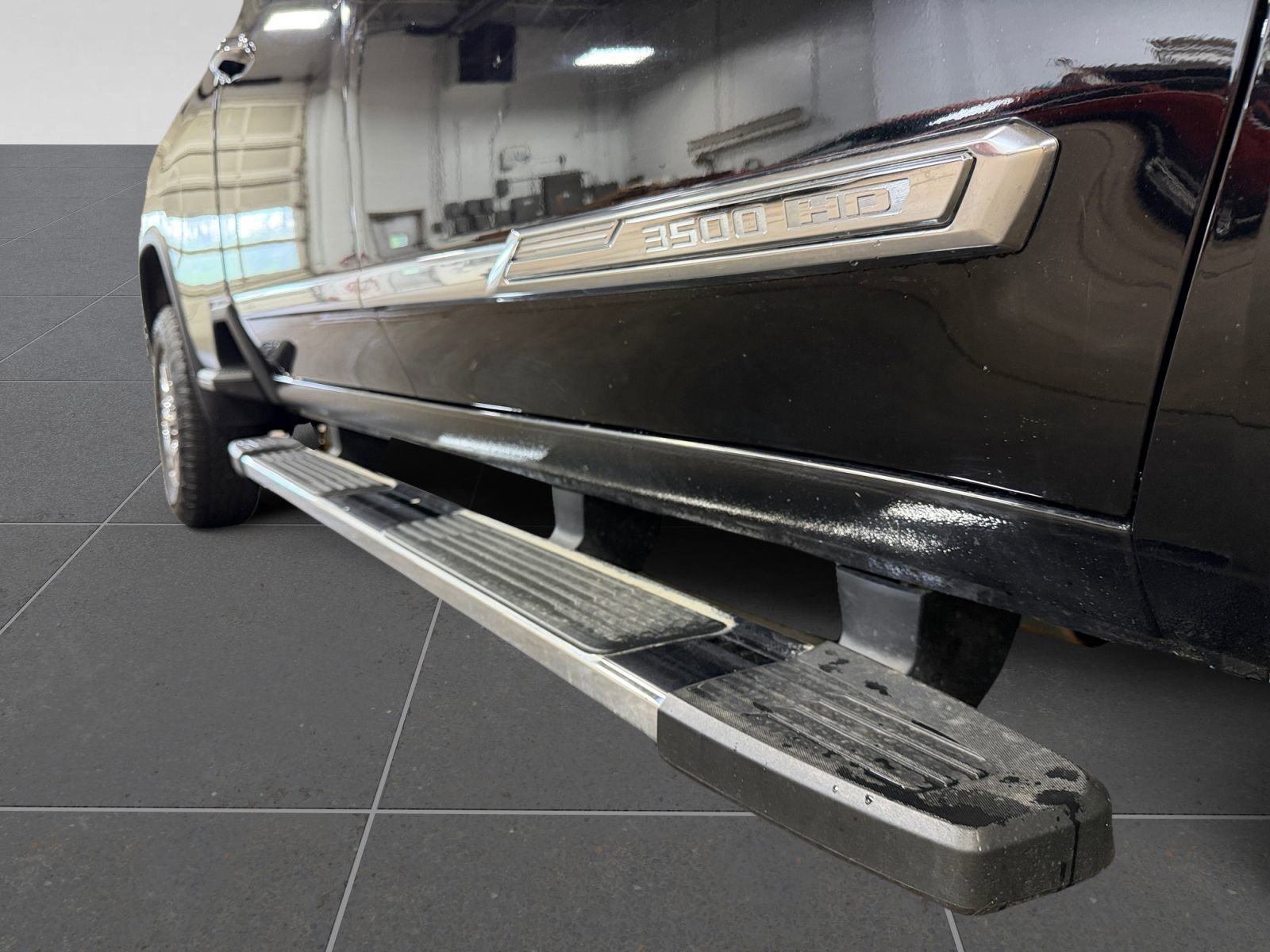 Used 2024 Chevrolet Silverado 3500 High Country w/ High Country Premium Package AWD/4WD image 44