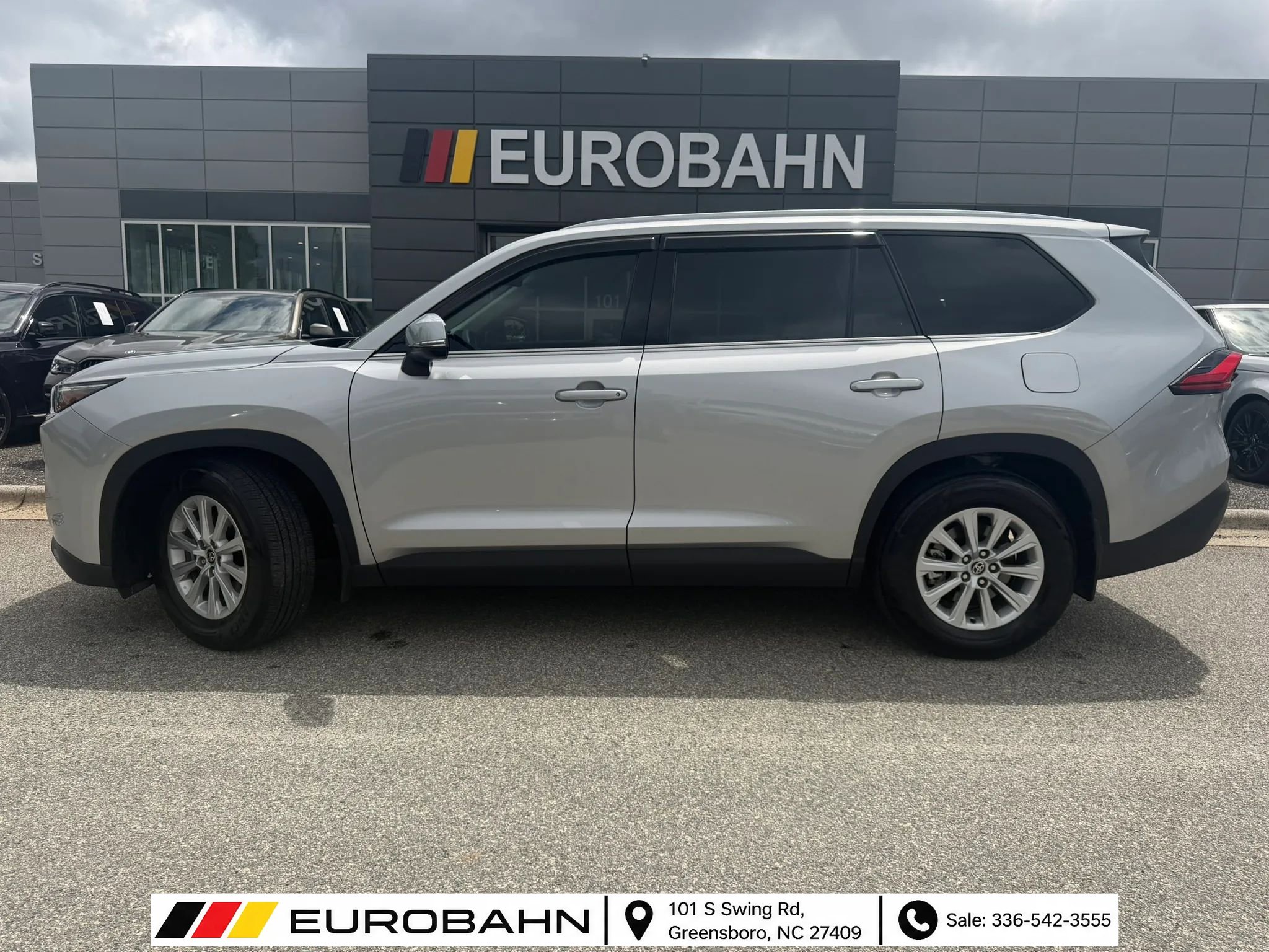 Used 2024 Toyota Grand Highlander AWD image 2