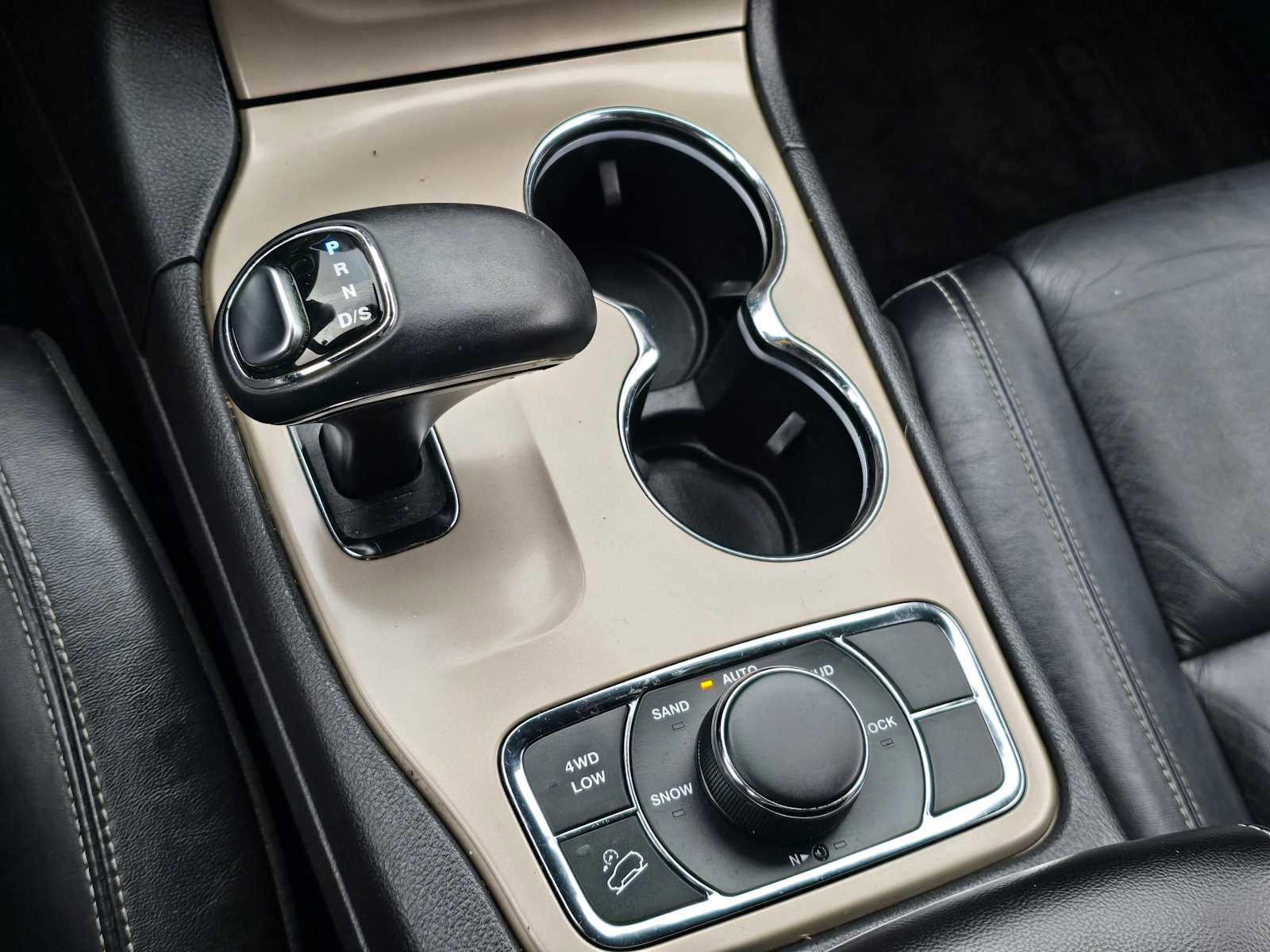 Used 2015 Jeep Grand Cherokee Limited w/ Trailer Tow Group IV image 28