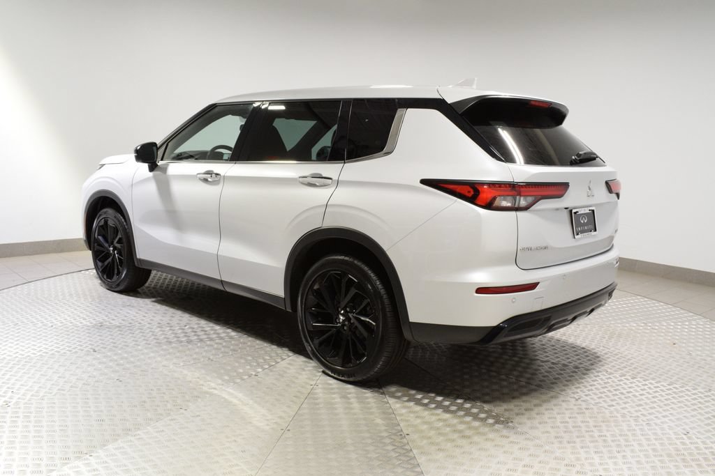 Used 2023 Mitsubishi Outlander SE AWD/4WD image 7