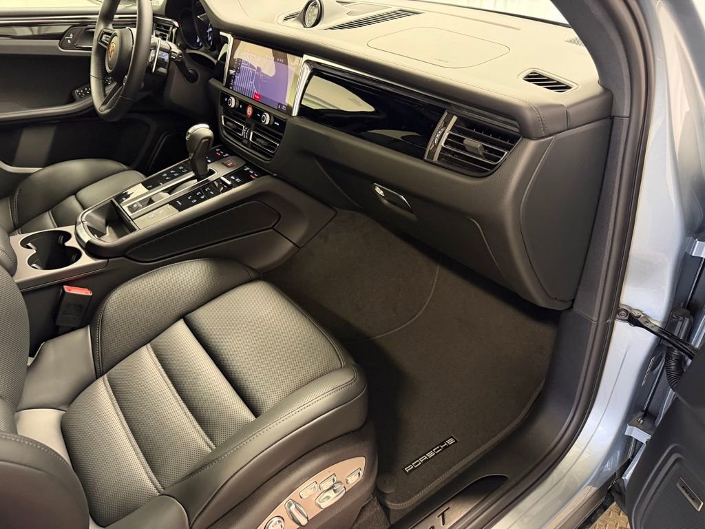 Certified 2026 Porsche Macan Turbo AWD/4WD image 27