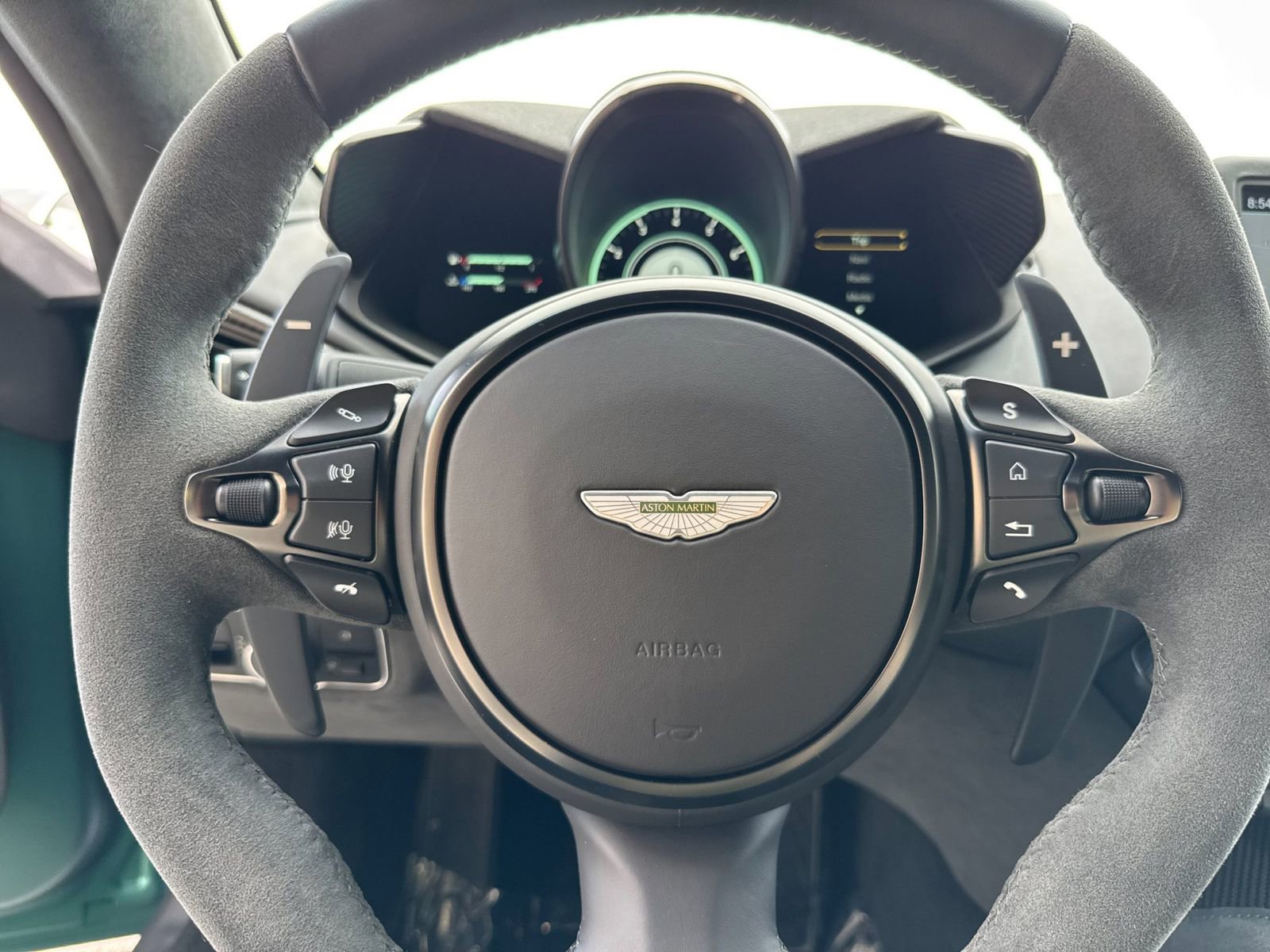 Used 2023 Aston Martin V8 Vantage Coupe RWD image 23
