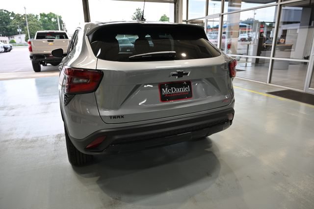 New 2026 Chevrolet Trax RS w/ Sunroof Package FWD image 6