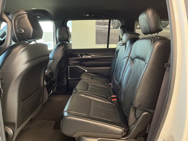 Used 2023 Jeep Wagoneer L Series II image 11