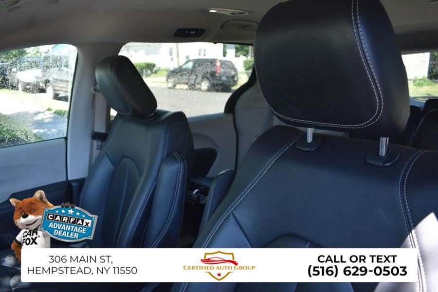 Used 2025 Chrysler Pacifica Select FWD image 5