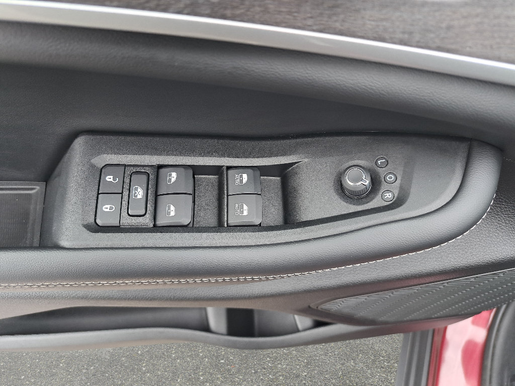 Certified 2024 Jeep Grand Cherokee Limited AWD/4WD image 28