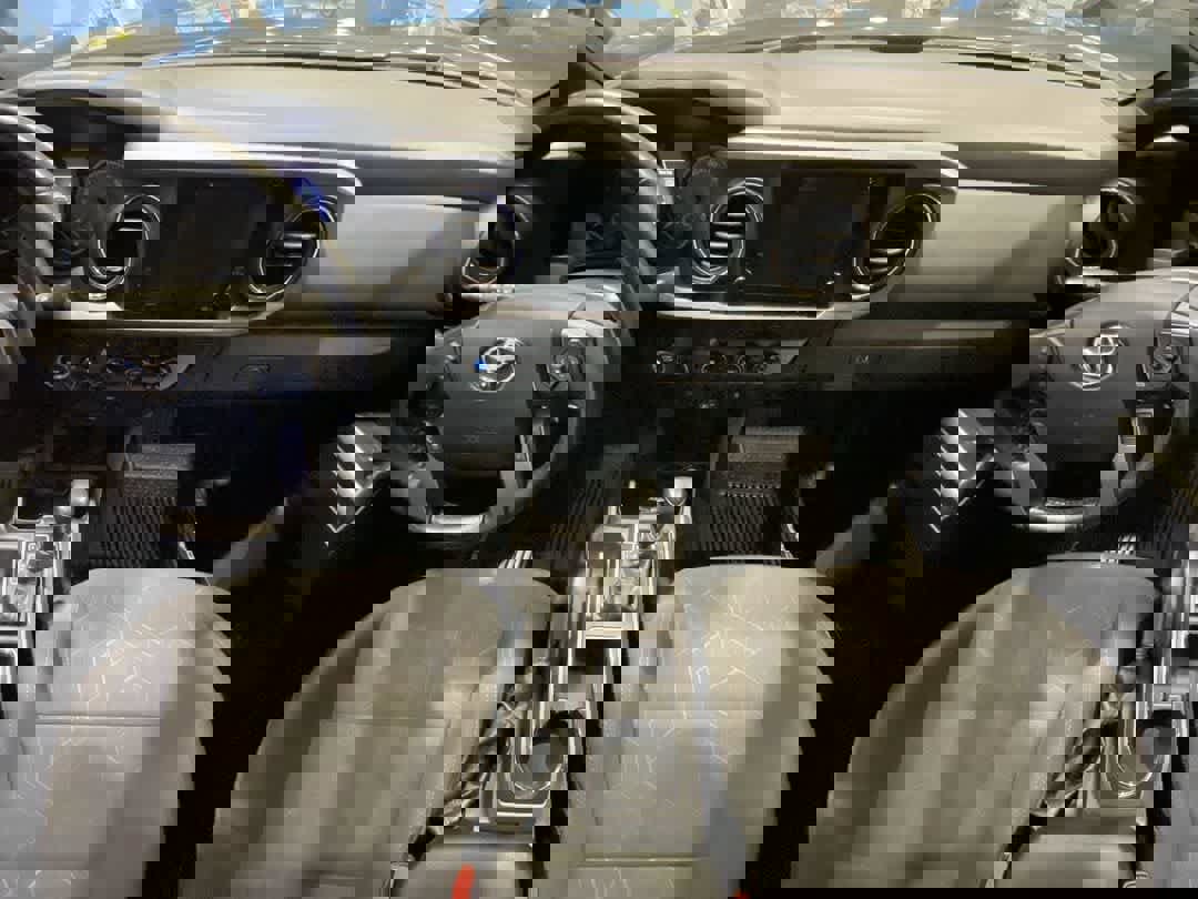 Used 2018 Toyota Tacoma TRD Off-Road image 24