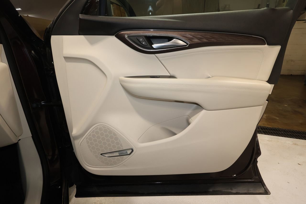 Used 2021 Buick Envision Avenir w/ Technology Package II image 19