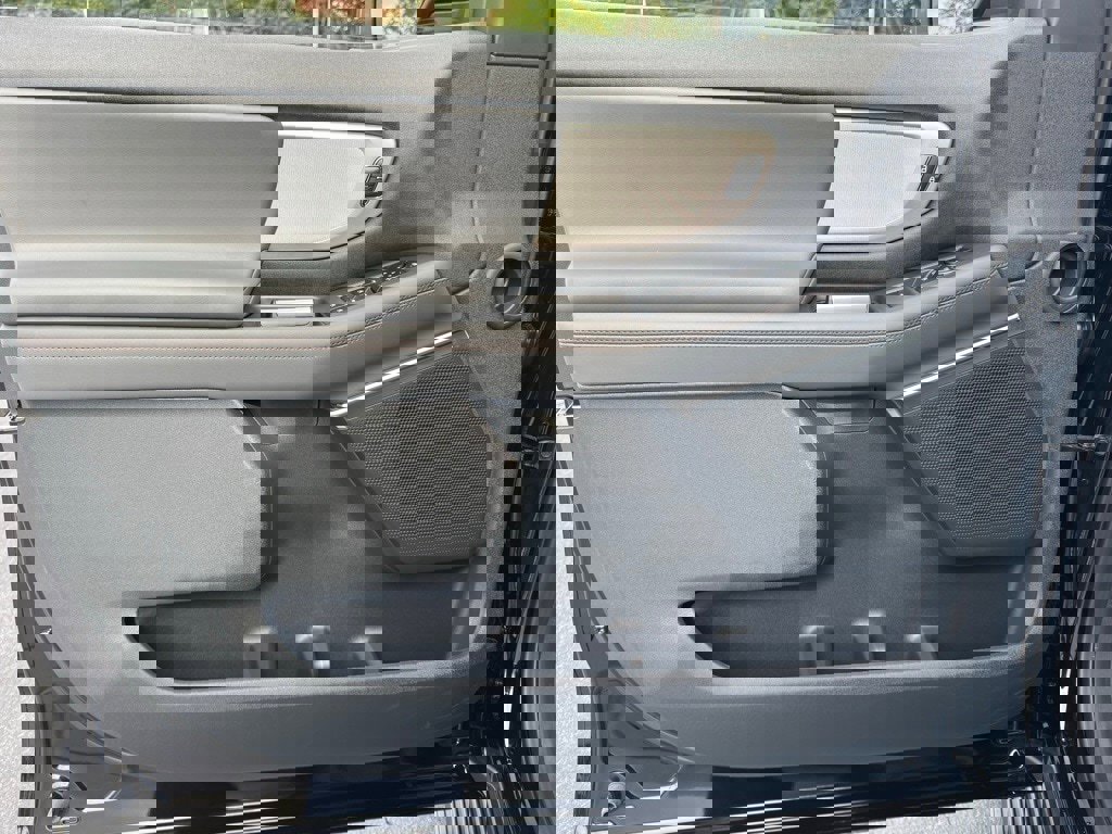 New 2025 Ford Expedition Active image 23