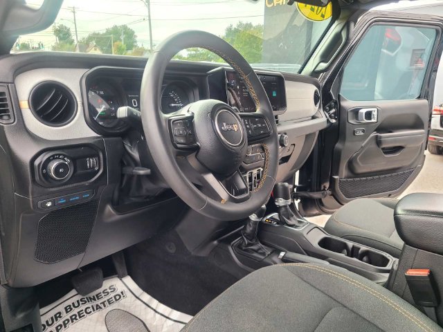 Used 2024 Jeep Wrangler Unlimited AWD/4WD image 14
