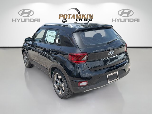 New 2026 Hyundai Venue SEL FWD image 7