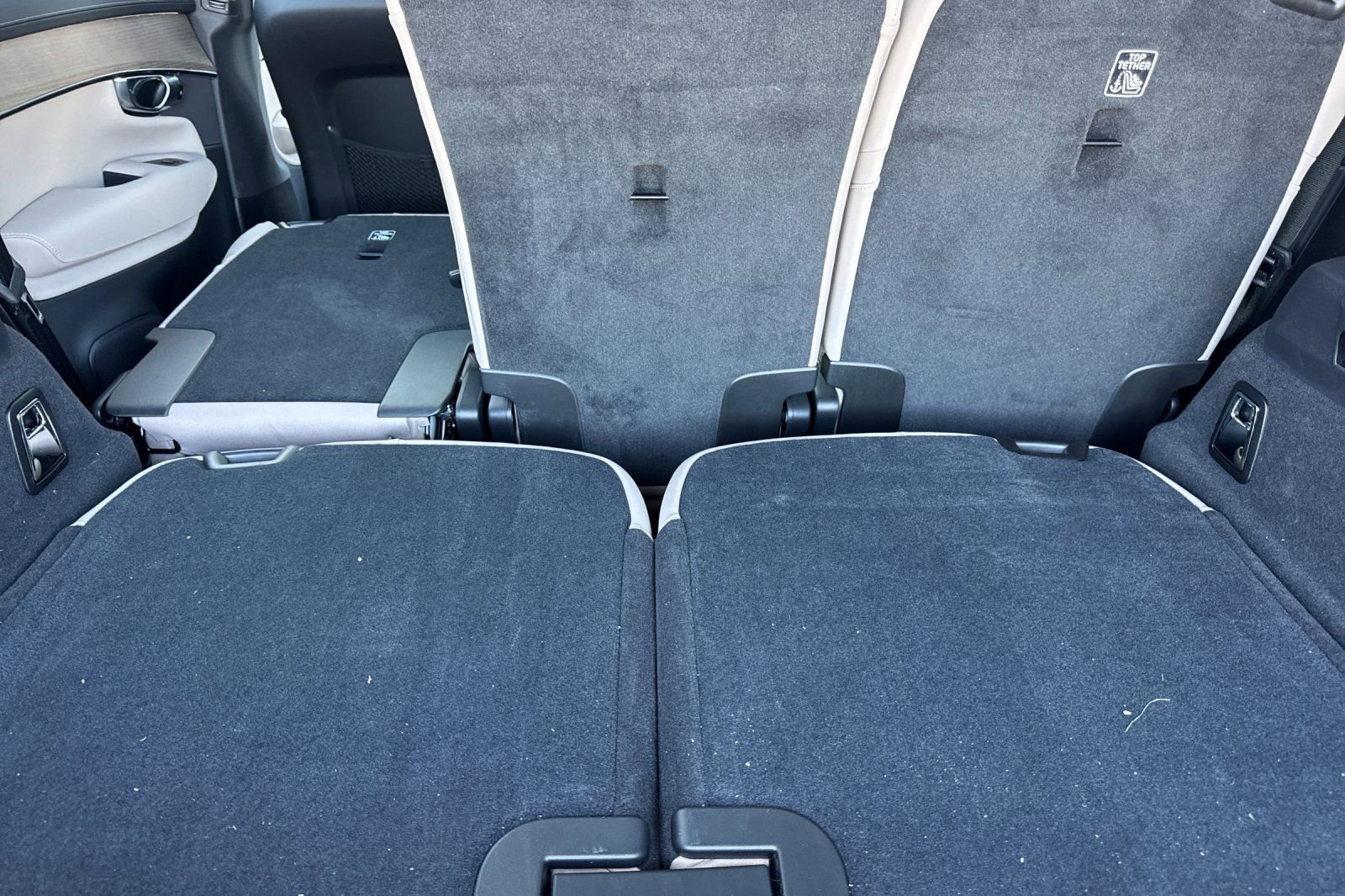 New 2026 Volvo XC90 B6 Plus w/ Protection Package Premier image 18