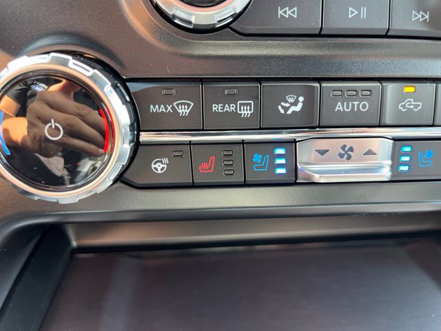 New 2026 Ford F350 Platinum w/ FX4 Off-Road Package AWD/4WD image 15