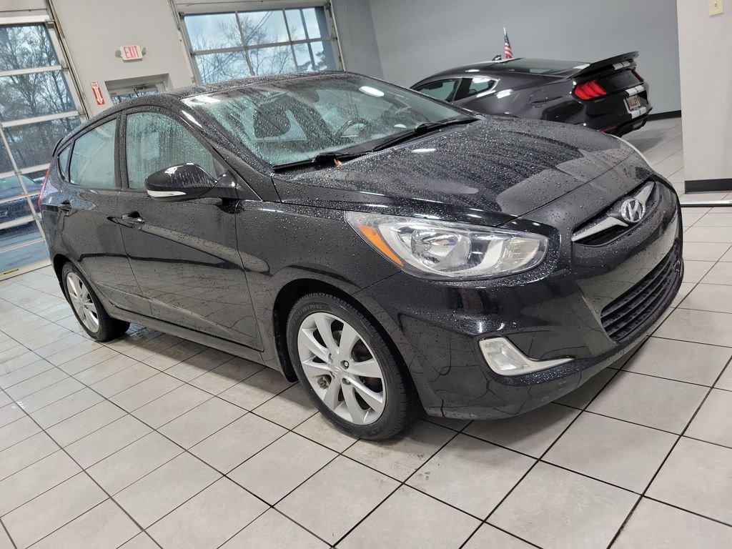 Used 2013 Hyundai Accent SE image 9